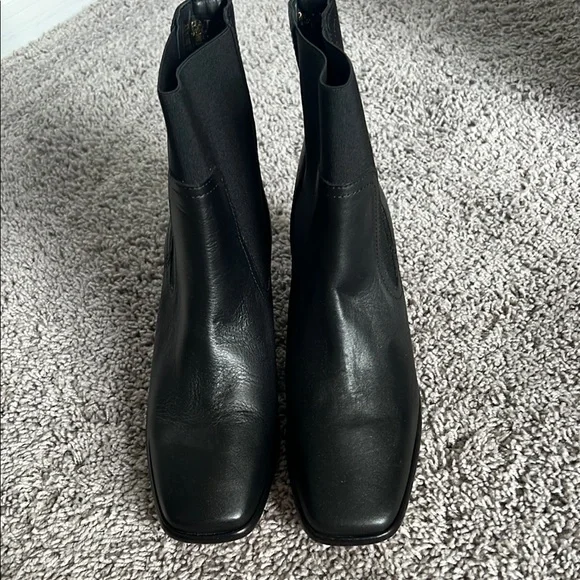 New Black Vero Chelsea Ankle Boots with Elastic Panels, size 10.5 - Picture 4 of 7